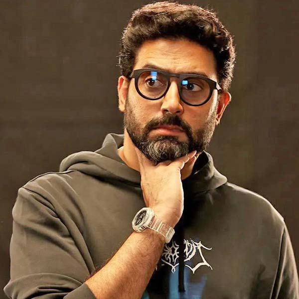 অভিষেককেও কটাক্ষ করতে বাদ রাখেননি ঐশ্বর্যার অনুরাগীরা। তাঁদের দাবি, স্বামী হয়েও ঐশ্বর্যার জন্মদিনে মাত্র দু’টি শব্দ লিখে একটি ছবি পোস্ট করে দায়িত্ব সেরেছিলেন অভিষেক। সেখানে ভাগ্নের কেরিয়ারের শুভেচ্ছাবার্তা জানানোর সময় কোনও কার্পণ্য করেননি অভিনেতা।