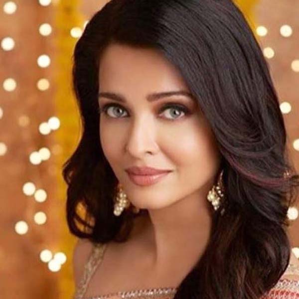 চলতি বছরের এপ্রিল মাসে প্রেক্ষাগৃহে মুক্তি পায় ‘পোন্নিয়িন সেলভান’ ছবির দ্বিতীয় পর্ব। ঐতিহাসিক ঘরানার এই তামিল ছবির পরিচালনার দায়িত্বে ছিলেন মণি রত্নম। এই ছবিতেও অন্যতম মুখ্যচরিত্রে অভিনয় করেন ঐশ্বর্যা।