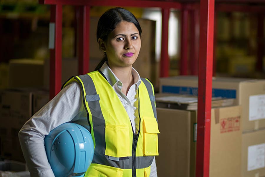 বিদেশে চাকরির সুযোগ মিলতে চলেছে ভারতীয়দের। চিনের পড়শি দেশ ভারত থেকে কর্মী নিয়োগের সিদ্ধান্ত নিয়েছে। চুক্তি বাস্তবায়িত হলে এক লক্ষ ভারতীয়কে ওই দেশে চাকরি করতে পাঠানো হতে পারে।