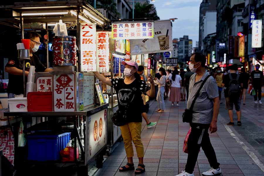তাইওয়ানের সঙ্গে কর্মসংস্থান সংক্রান্ত চুক্তি স্বাক্ষরিত হলে ভারতীয়দের জন্য তা সুখবর বয়ে আনবে ঠিকই, কিন্তু অন্য সমস্যাও রয়েছে। ভারত সরকার সে ক্ষেত্রে চিনের রোষের মুখে পড়তে পারে।