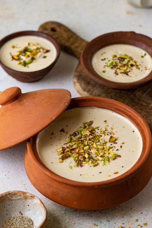 গণেশ: দেশপ্রিয় পার্কের মোড়ে রাসবিহারী অ্যাভিনিউের উপরেই রয়েছে এই দোকান। এই দোকানটিও কিন্তু বেশ ভাল, কম দামে ভাল মিষ্টির জন্য। 