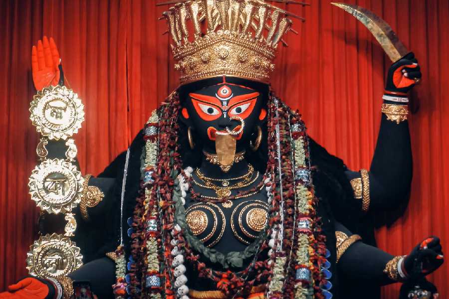 Diwali 2023: Follow these tips on the day of Kali puja to bring good luck in your life.