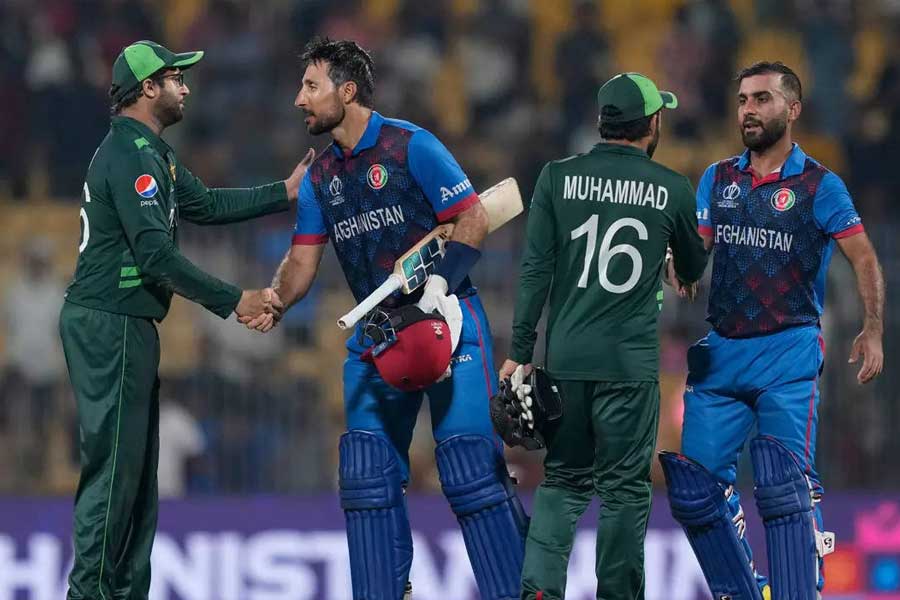 পাকিস্তান হেরে যায় আফগানিস্তানের কাছেও। ৮ উইকেটে হারেন বাবররা। আফগানিস্তানের নুর আহমেদ ৩ উইকেট নেন। ইব্রাহিম জাদরান ৮৭ রান করেন। এক ওভার বাকি থাকতে পাকিস্তানকে হারায় আফগানিস্তান।