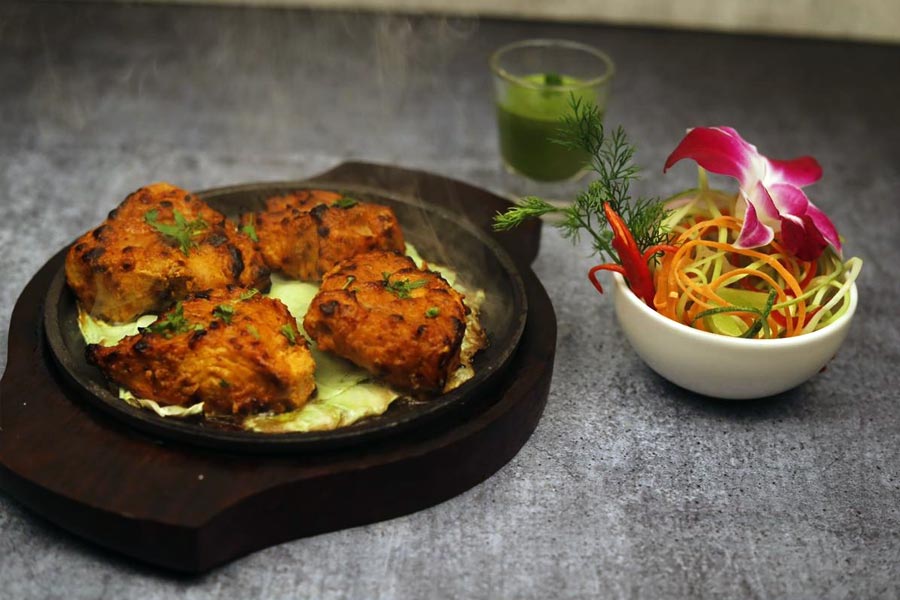 ডবল ডাউন ব্রিউ পাব অ্যান্ড ক্যাফের চিকেন কবাব।