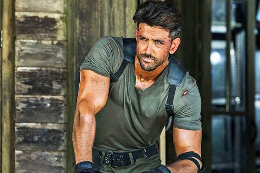 বলিপাড়া সূত্রে খবর, সেন্সর বোর্ডের তরফে অনুমতিপত্র পাওয়ার পর ‘টাইগার ৩’ ছবিতে অভিনয়ের জন্য রাজি হন হৃতিক। মুম্বইয়ের যশরাজ স্টুডিয়োস-এ হৃতিকের দৃশ্যটি শুটিং করা হয়।