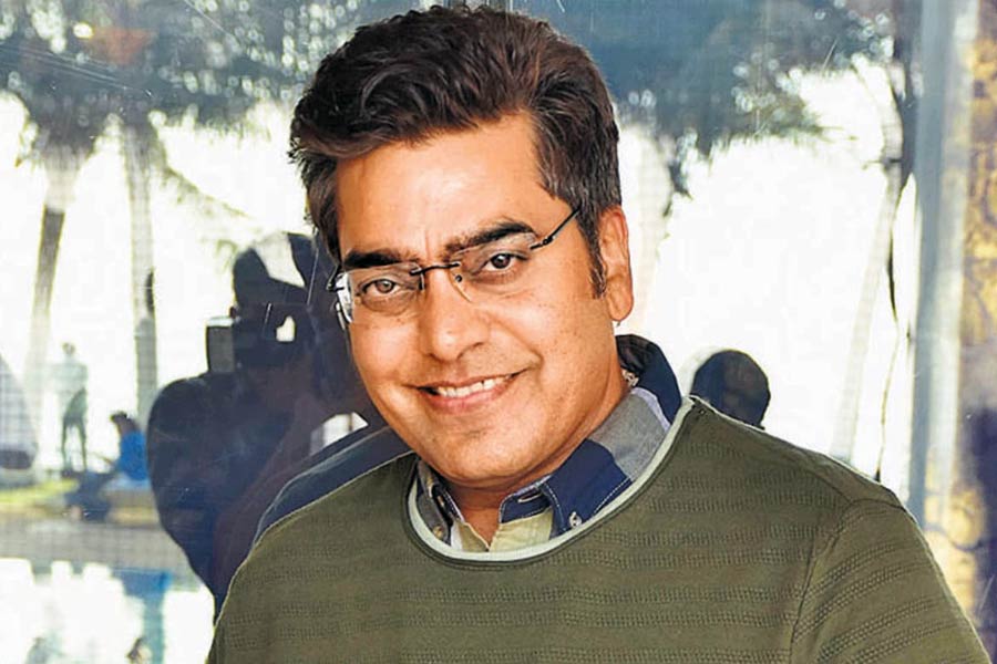 সেন্সর বোর্ডের অনুমতিপত্র অনুযায়ী ‘টাইগার ৩’ ছবিতে হৃতিকের সঙ্গে বলি অভিনেতা আশুতোষ রানাকে দেখা যাবে। ২ মিনিট ২২ সেকেন্ডের দৃশ্যে অভিনয় করতে দেখা যাবে হৃতিককে।