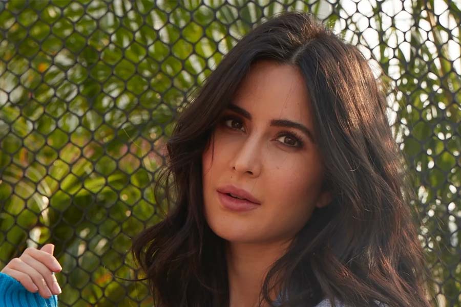 বলিপাড়ার অন্দরমহল সূত্রে খবর, ক্যাটরিনা তাঁর কেরিয়ারে এমন কয়েকটি হিন্দি ছবিতে অভিনয়ের প্রস্তাব ফিরিয়ে দিয়েছেন, যে ছবিগুলিতে অভিনয় করলে সাফল্যের স্বাদ আরও বেশি আস্বাদন করতে পারতেন তিনি।