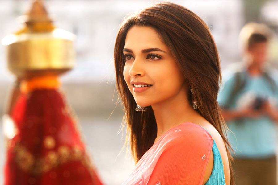 অয়ন মুখোপাধ্যায় পরিচালিত ‘ইয়ে জওয়ানি হ্যায় দিওয়ানি’ ছবিতে নয়নার চরিত্রে অভিনয় করেন দীপিকা। তবে এই চরিত্রের জন্য ছবিনির্মাতাদের প্রথম পছন্দ ছিলেন ক্যাটরিনা।