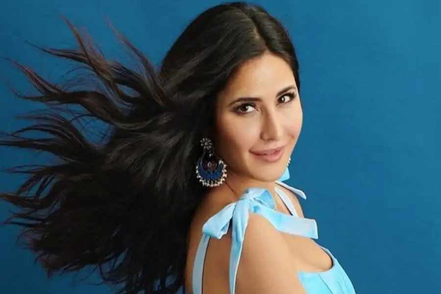 বলিপাড়া সূত্রে খবর, ‘গুন্ডে’ ছবির শুটিংয়ের সময় নিয়ে সমস্যা তৈরি হওয়ায় এই ছবিতে অভিনয়ের প্রস্তাব খারিজ করে দেন ক্যাটরিনা।