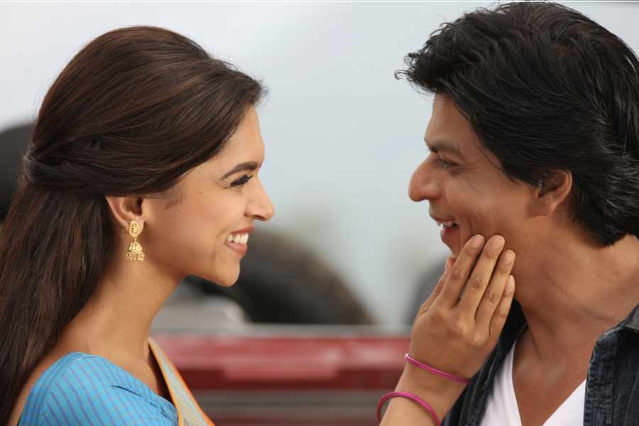 ২০১৩ সালে মুক্তিপ্রাপ্ত রোহিত শেট্টি পরিচালিত ‘চেন্নাই এক্সপ্রেস’ ছবিটি মুক্তির পর বক্স অফিসে দুর্দান্ত ব্যবসা করে। এই ছবিতে শাহরুখ খানের বিপরীতে অভিনয় করে দীপিকা বহুল প্রশংসাও কুড়োন।