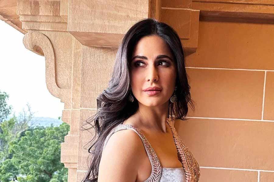 বলিপাড়া সূত্রে খবর, ‘চেন্নাই এক্সপ্রেস’ ছবিতে মিনাম্মা চরিত্রের জন্য ক্যাটরিনাকে প্রথম পছন্দ করেছিলেন ছবিনির্মাতারা। কিন্তু মিনাম্মার চরিত্রনির্মাণ পছন্দ না হওয়ায় এই ছবিতে অভিনয়ের প্রস্তাব খারিজ করে দেন ক্যাটরিনা।