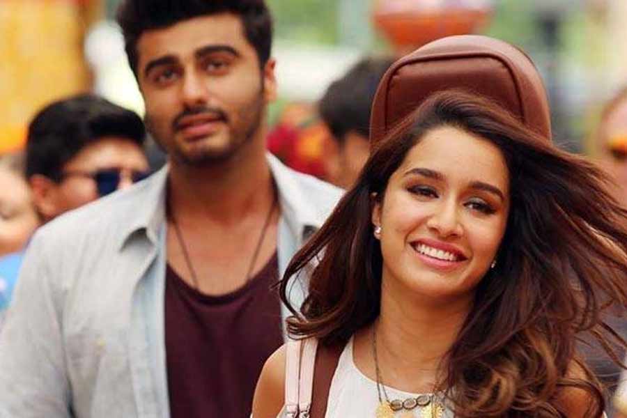 চেতন ভগতের লেখা উপন্যাস অবলম্বনে ২০১৭ সালে প্রেক্ষাগৃহে মুক্তি পায় ‘হাফ গার্লফ্রেন্ড’ ছবিটি। এই ছবিতে অর্জুন কপূরের বিপরীতে অভিনয় করতে দেখা যায় শ্রদ্ধা কপূরকে।