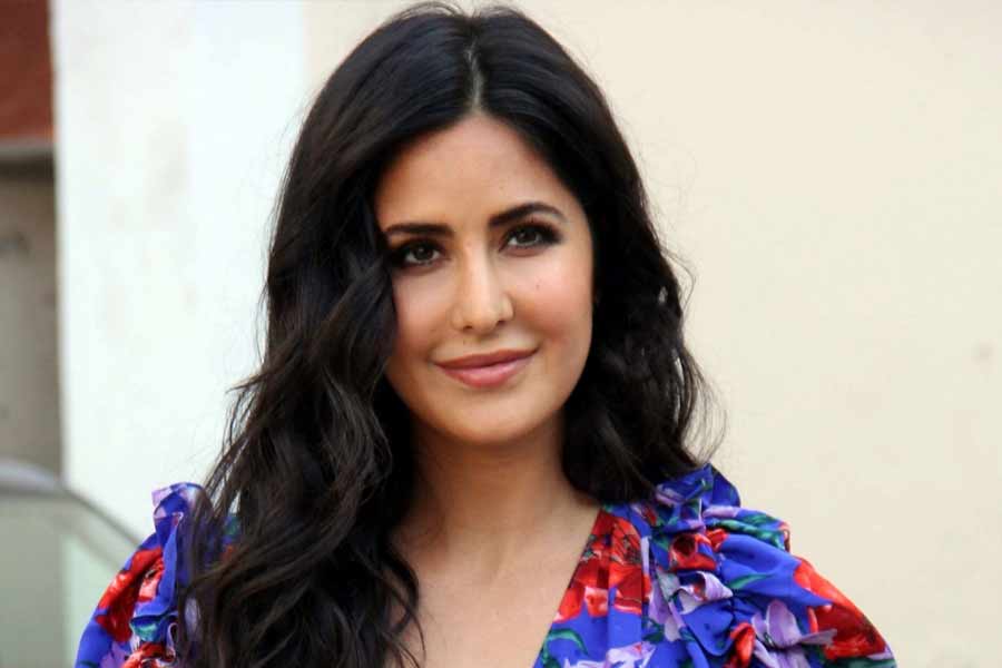 বলিপাড়ায় কানাঘুষো শোনা যায়, ‘হাফ গার্লফ্রেন্ড’ ছবির জন্য প্রথমে ক্যাটরিনাকে পছন্দ করেন ছবিনির্মাতারা। কিন্তু বড় পর্দায় কলেজ পড়ুয়ার চরিত্রে অভিনয় করতে ইতস্তত বোধ করছিলেন ক্যাটরিনা। তাই এই ছবিতে অভিনয়ের প্রস্তাব ফিরিয়ে দেন অভিনেত্রী।