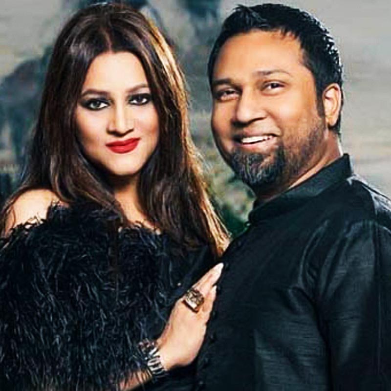 তাপস এবং তাঁর স্ত্রী ফারজ়ানা মুন্নি।