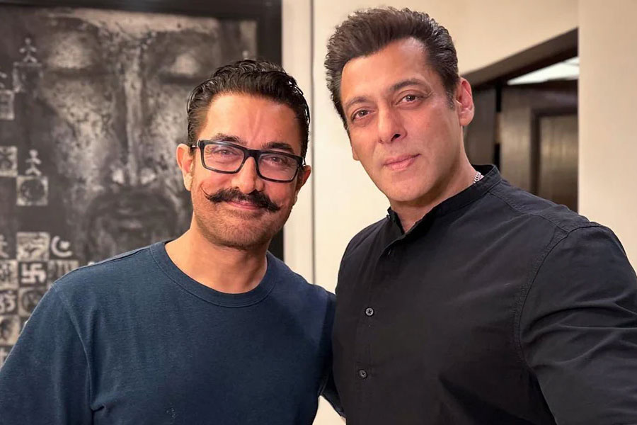 বলিপাড়া সূত্রে খবর, দীপিকা নাকি এমন কয়েকটি ছবিতে অভিনয়ের প্রস্তাব খারিজ করেছেন যেগুলি মুক্তির পর বক্স অফিসে দুর্দান্ত ব্যবসা করেছে। এমনকি সলমন খান এবং আমির খানের মতো বলি অভিনেতাদের সঙ্গে অভিনয়ের প্রস্তাবও খারিজ করেছেন অভিনেত্রী।