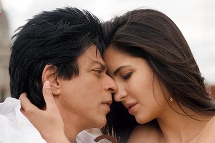 এমনকি শাহরুখ খানের সঙ্গেও অভিনয়ের সুযোগ হাতছাড়া করেছিলেন দীপিকা। ২০১২ সালে যশ চোপড়ার পরিচালনায় প্রেক্ষাগৃহে মুক্তি পায় ‘জব তক হ্যায় জান’। শাহরুখের বিপরীতে এই ছবিতে অভিনয় করতে দেখা যায় ক্যাটরিনা কইফ এবং অনুষ্কা শর্মাকে।