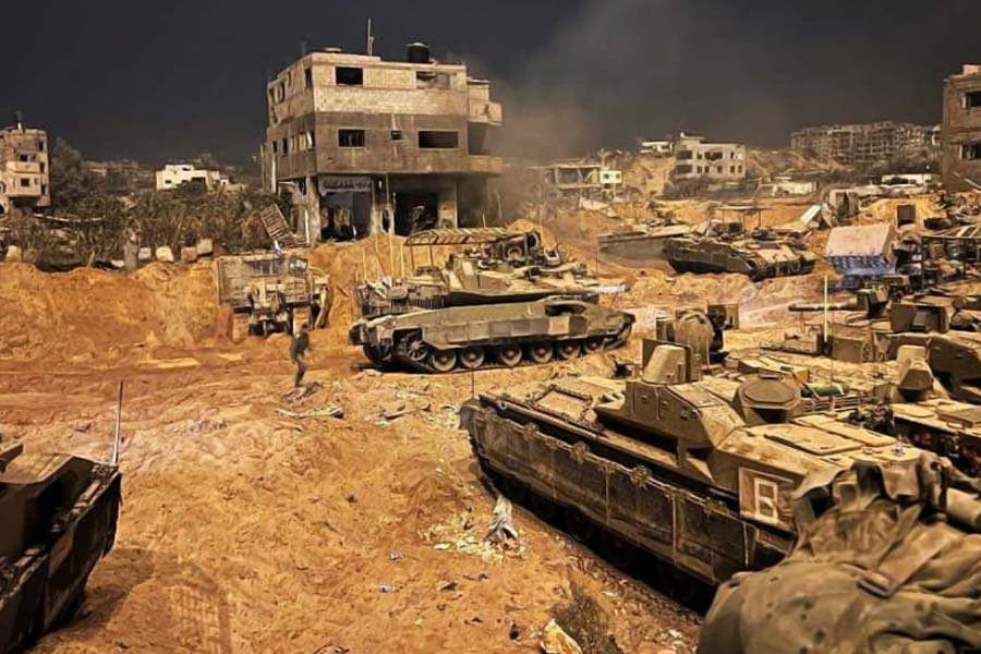 ১৯৯৩ সালে প্যালেস্টাইন এবং ইজ়রায়েলের মধ্যে যে অস্ত্র চুক্তি হয়, তাতে ইজ়রায়েলের মূল লক্ষ্যই ছিল প্যালেস্টাইনকে নিরস্ত্র করে দেওয়া।