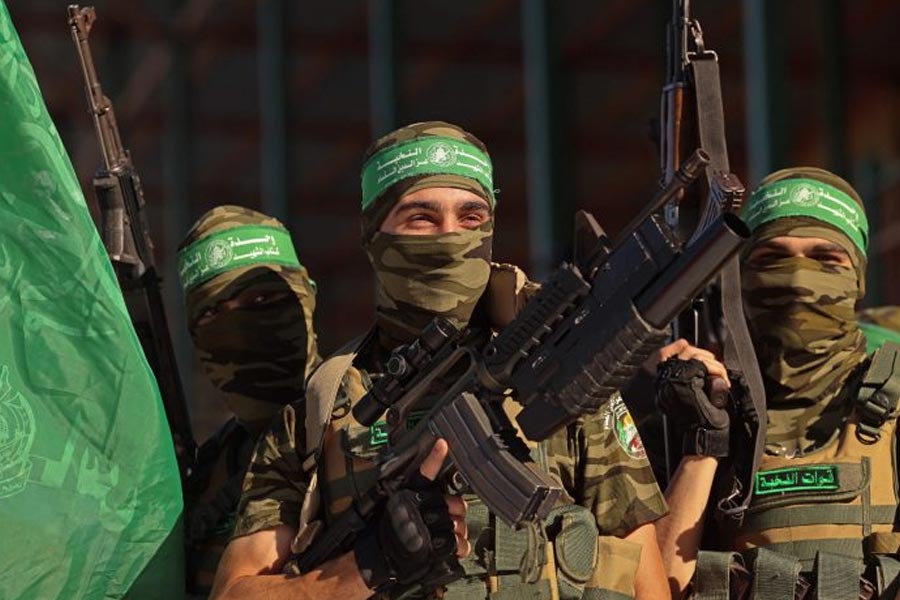 হামাসের দাবি, প্যালেস্টাইনকে ইহুদি আগ্রাসনমুক্ত করতে কাজ করে তারা। গোপনে সামরিক প্রশিক্ষণ দিয়ে সদস্যদের লড়াইয়ের জন্য প্রস্তুত করে। তবে ইজ়রায়েল, আমেরিকা-সহ পশ্চিমি দুনিয়া এই সংগঠন এবং তার বাহিনীকে সন্ত্রাসবাদীর তকমা দিয়েছে।