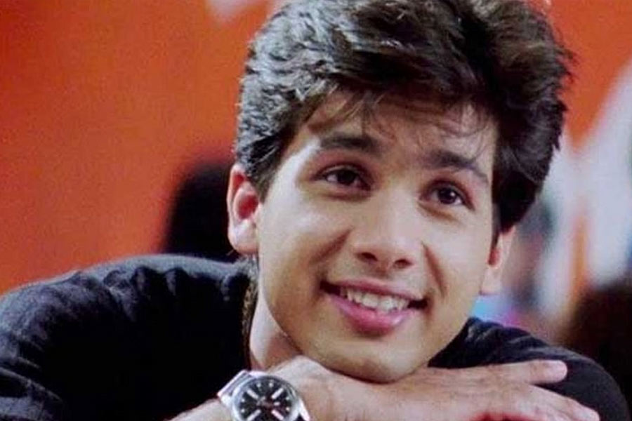 বিভিন্ন খ্যাতনামী সংস্থার বিজ্ঞাপন এবং মিউজ়িক ভিডিয়োতেও অভিনয় করেছিলেন শাহিদ। ২০০৩ সালে ‘ইশক ভিশক’ ছবির মাধ্যমে বলিপাড়ায় অভিনেতা হিসাবে আত্মপ্রকাশ করেন তিনি।