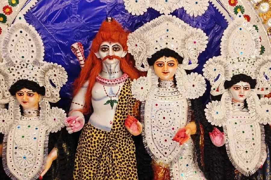 Rakshit family of Bishnupur organized Durga Puja during Kali Puja dgtld