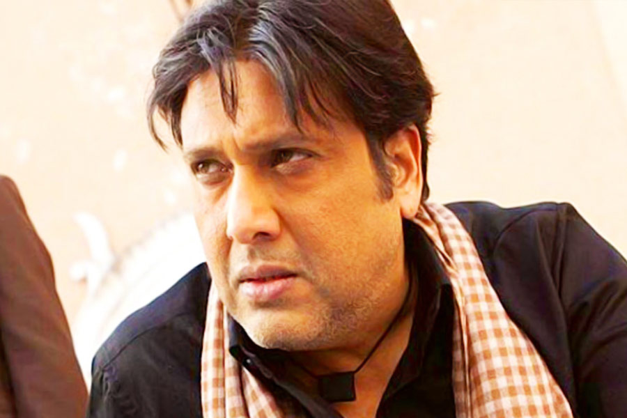 আশি থেকে নব্বইয়ের দশকে বলিউডে জনপ্রিয় হয়ে ওঠা গোবিন্দ নাকি অভিনয়ে নামতেই চাননি। পুরনো এক সাক্ষাৎকারে এমনটাই দাবি করেছিলেন তিনি। গোবিন্দ এ-ও জানিয়েছিলেন যে জন্মের পর নাকি তাঁর বাবা তাঁকে কোলে নিতে চাইতেন না।