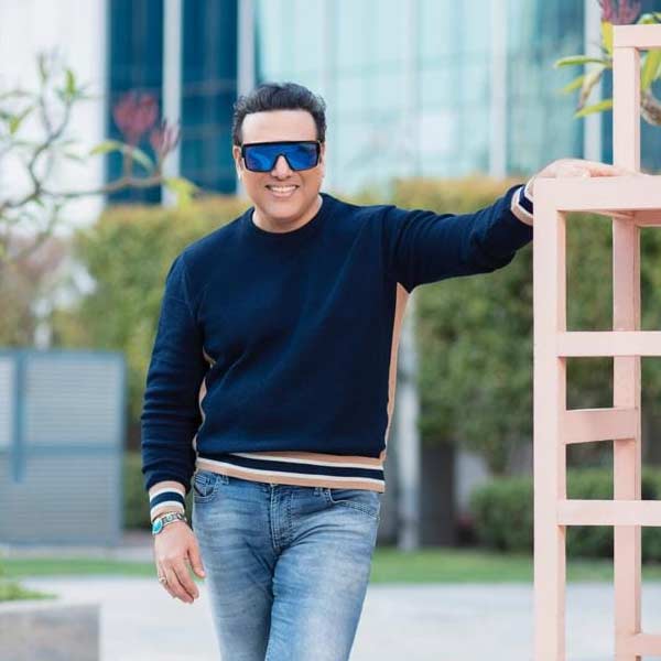 গোবিন্দের মা নাকি অনুমান করেছিলেন, ২১ বছর বয়সে গোবিন্দের জীবন আগাগোড়া বদলে যাবে। ঠিক ২১ বছর বয়সেই অভিনয়ে নামেন তিনি। ৫০ দিনের মাথায় ৪৯টি ছবির প্রস্তাবপত্রে সই করেছিলেন গোবিন্দ।