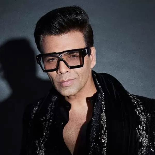 বলিপাড়ার প্রথম সারির ছবিনির্মাতা কর্ণ জোহরকেও অতিথি হিসাবে দেখা গেল সারার বাড়ির দিওয়ালি পার্টিতে।