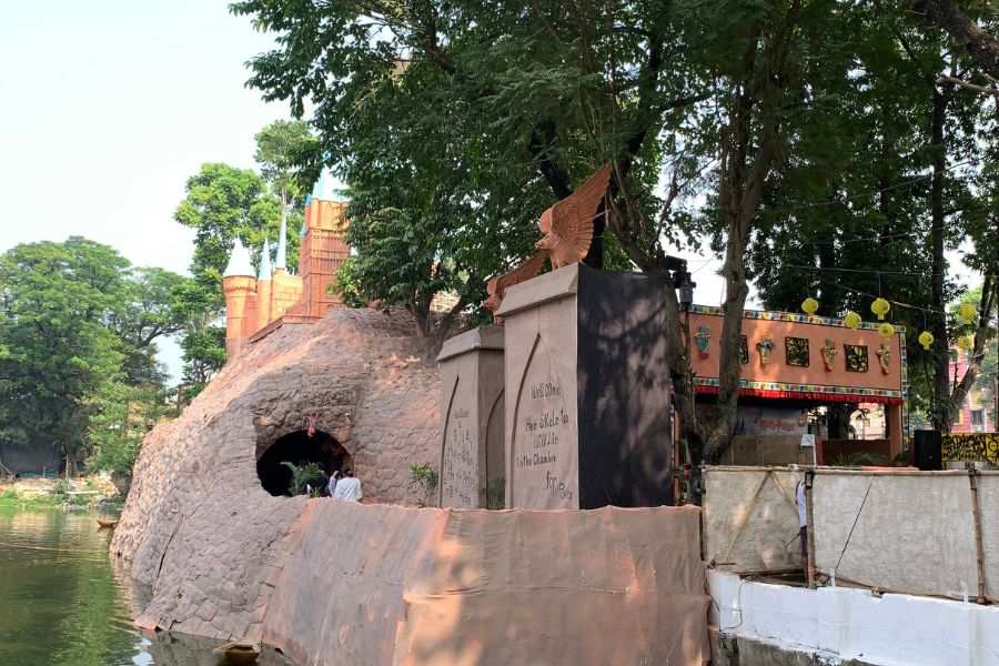 ইংরেজি সিনেমা 'হ্যারি পটার'। সেই ছবির একটি অংশ উঠে এল বাংলায়।