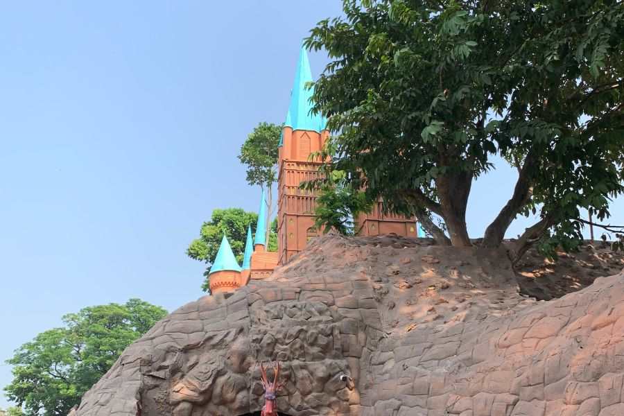 হগওয়ার্টসকে তুলে ধরেছে এই ক্লাব। বিশেষ করে বাচ্চাদের কথা ভেবেই এই পুজোর মণ্ডপ গড়া হয়েছে।