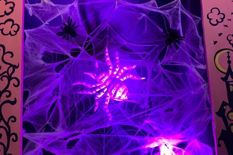 মণ্ডপের আবহাওয়াও মায়াময় করা হয়েছে। 