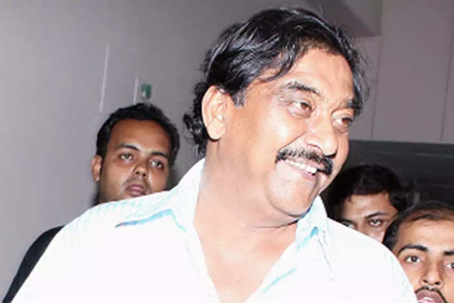 বাঁকুড়ার সংগঠনে রদবদল করেছে তৃণমূল। ওই জেলার সভাপতি পদ থেকে দিব্যেন্দু সিংহ মহাপাত্রকে সরিয়ে দেওয়া হয়েছে। সেই জায়গায় আনা হয়েছে তালড্যাংরার বিধায়ক অরূপ চক্রবর্তীকে। অন্য দিকে, বিষ্ণুপুর সাংগঠনিক জেলার জেলা সভাপতি পদে আনা হয়েছে বিক্রমজিৎ চট্টোপাধ্যায়কে। ওই পদে ছিলেন বড়জোড়ার বিধায়ক অলোক মুখোপাধ্যায়। জঙ্গলমহলের অন্যতম জেলা পুরুলিয়ায় কোনও পরিবর্তন করেনি তৃণমূল। 