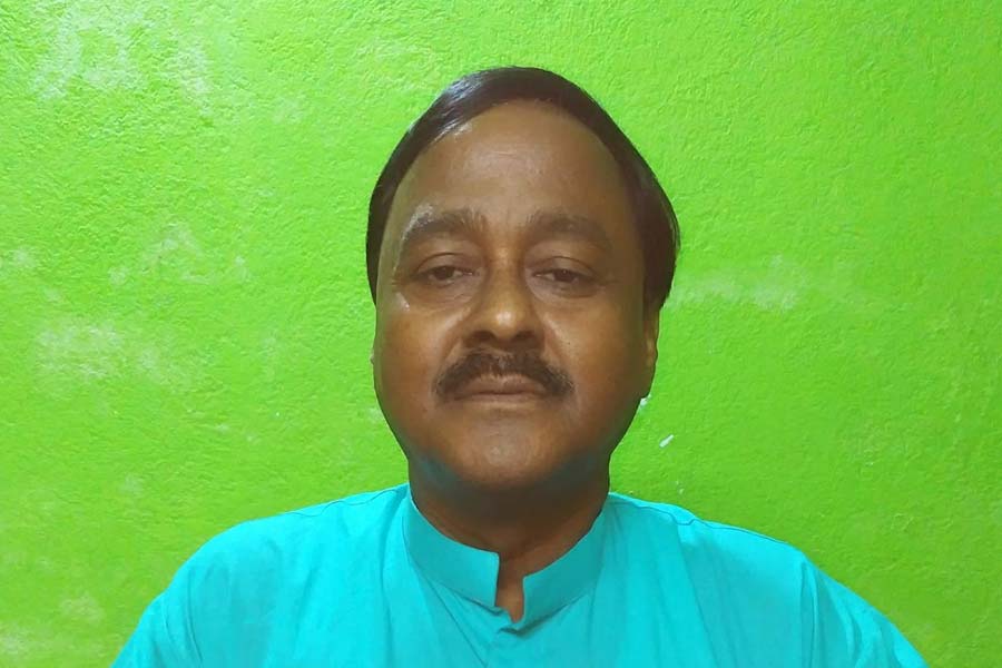 পশ্চিম মেদিনীপুর জেলার ঘাটাল সাংগঠনিক জেলায় তৃণমূলের চেয়ারম্যান পদে পরিবর্তন হয়েছে। সেখানে অমল পাণ্ডাকে সরিয়ে প্রাক্তন বিধায়ক শঙ্কর দোলইকে দায়িত্ব দিয়েছে তৃণমূল। সভাপতি হিসাবে রাখা হয়েছে আশিস হুদাইতকে। অন্য দিকে, কোনও পরিবর্তন ছাড়াই মেদিনীপুর সাংগঠনিক জেলা সভাপতি হিসাবে সুজয় হাজরা এবং চেয়ারম্যান হিসেবে খড়গপুর গ্রামীণের বিধায়ক দীনেন রায়ের উপরেই আস্থা রেখেছে দল।