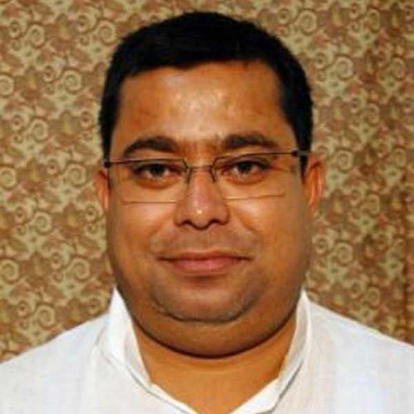 হাওড়ার দু’টি সাংগঠনিক জেলাতেই সভাপতি এবং চেয়ারম্যান পদে কোনও বদল করেনি তৃণমূল। ওই জেলার গ্রামীণ এলাকার সভাপতি রাখা হয়েছে অরুণাভ সেন। কল্যাণেন্দু ঘোষকে সভাপতি হিসাবে রাখা হয়েছে শহর এলাকায়। 