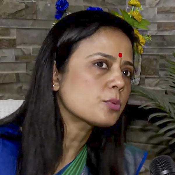 নদিয়া জেলার কৃষ্ণনগর সাংগঠনিক জেলায় সভাপতির দায়িত্ব দেওয়া হয়েছে সাংসদ মহুয়া মৈত্রকে। সেখানকার চেয়ারম্যান করা হয়েছে রুকবানুর রহমানকে। আর এক সাংগঠনিক জেলা রানাঘাটের সভাপতি করা হয়েছে দেবাশিস গঙ্গোপাধ্যায়কে। 