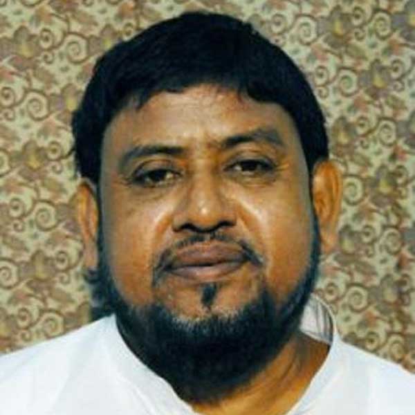 বসিরহাট সাংগঠনিক জেলায় দুই পদেই ওলটপালট করেছে তৃণমূল। সেখানে চেয়ারপার্সন থেকে হাজি নুরুল ইসলামকে সভাপতি করা হয়েছে। ওই জেলার সভাপতি ছিলেন সরোজ বন্দ্যোপাধ্যায়। তাঁকে করা হয়েছে চেয়ারপার্সন। অন্য দিকে, দমদম ও ব্যারাকপুরে কোনও পরিবর্তন হয়নি। সেখানে দলের সভাপতি রাখা হয়েছে তাপস রায়কে। 