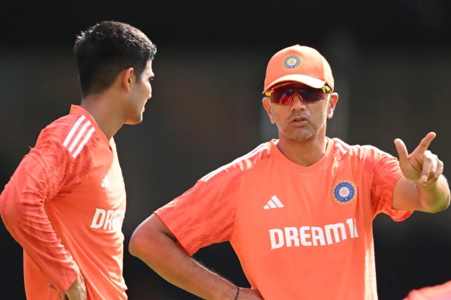 picture of Shubman Gill and Rahul Dravid