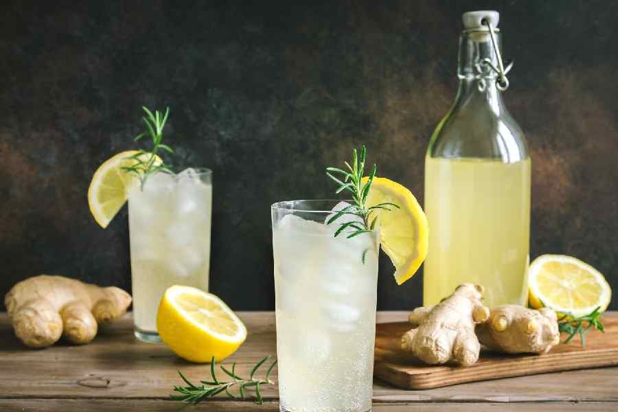 Lemon-ginger shot recipe for quick weight loss.