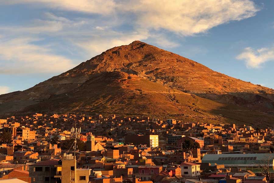 সেরো রিকো। দক্ষিণ আমেরিকার দেশ বলিভিয়ার এই পর্বতমালা পরিচিত ‘রিচ মাউন্টেন’ নামেও। সেরো রিকোর আক্ষরিক অর্থও তাই, ‘ধনী পর্বতমালা’।