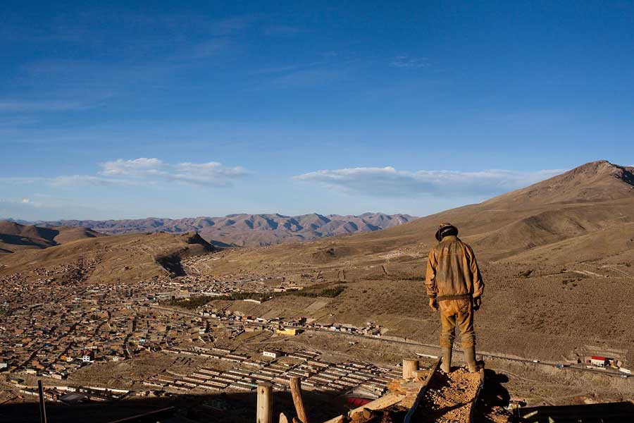 সেরো রিকোকে ‘ধনী পর্বতমালা’ বলা হয় কারণ এটি এক সময় বিভিন্ন আকরিকের ভান্ডার ছিল। মূলত রুপো। রুপোর ভান্ডার প্রায় শেষ হয়ে এলেও এখনও সেই খনিতে টিন, দস্তা এবং সীসা পাওয়া যায়।