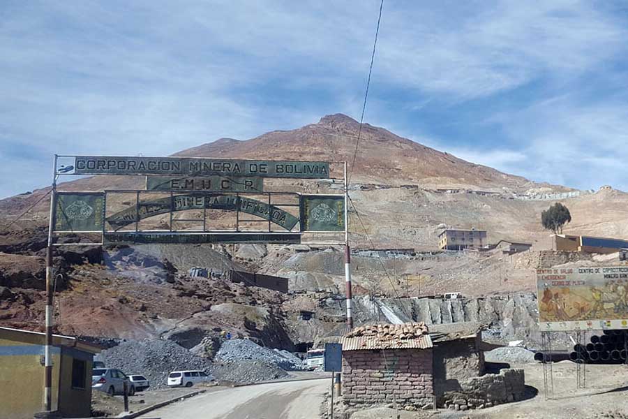 কথিত আছে, ১৫৪৪ সালে দিয়েগো ওয়ালপা নামে এক স্থানীয় চাষি সেরো রিকোতে প্রথম রুপোর খনি খুঁজে পান।