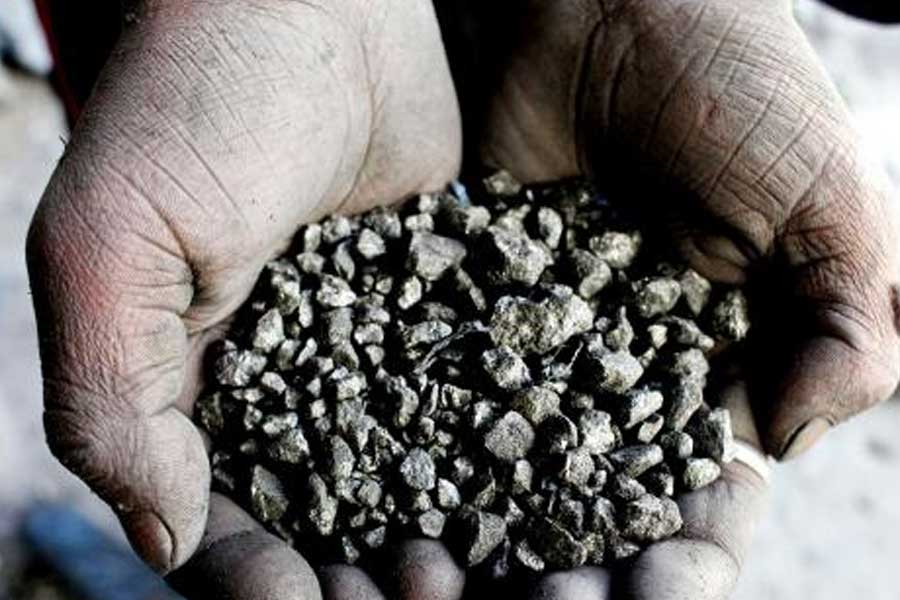 ষোড়শ শতকে পোতোসি শহরের দখল করে নেয় স্পেন। স্পেনের ধনী ব্যবসায়ীরা এসে আসর জমান পোতোসি শহরে। শহরেরই কেচুয়া উপজাতির মানুষদের খনির শ্রমিক বানিয়ে চলতে থাকে খননকার্য।