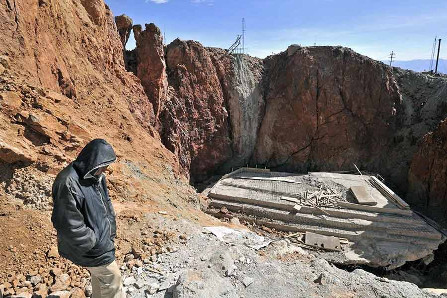সেই সময় পোতোসির প্রায় ১৩ হাজার স্থানীয় মানুষ ওই খনিতে কাজ করতেন। রুপোর অফুরান ভান্ডার দেখে আফ্রিকা থেকেও ক্রীতদাস এনে খনির শ্রমিক হিসাবে কাজ করানো শুরু হয়। সুড়ঙ্গে খনির গাড়ি চলার জন্য লাইনও পাতা হয়।