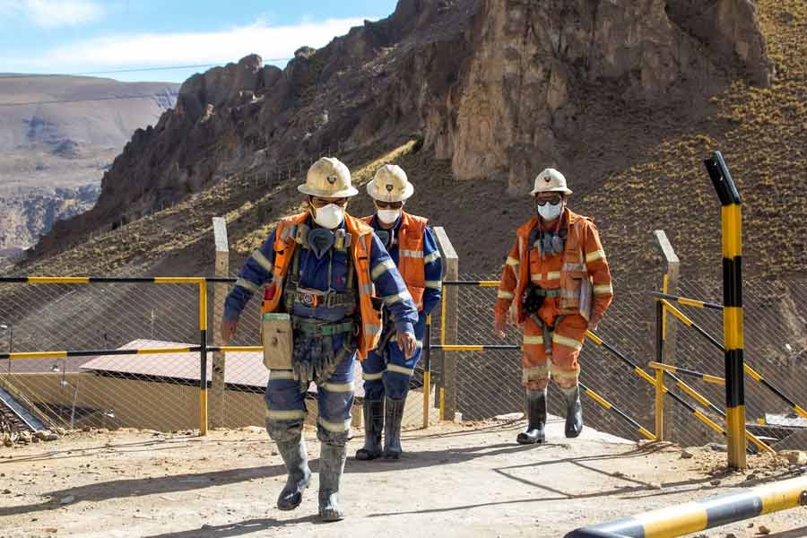 স্থানীয় কয়েকটি কোঅপারেটিভ এবং সংস্থার দেখরেখে সেখানে খননকার্য চালাতে থাকেন স্থানীয়রা। এখনও পোতোসি শহরের প্রায় ১৬ হাজার মানুষের রুজিরুটির জোগান দেয় সেরো রিকো।