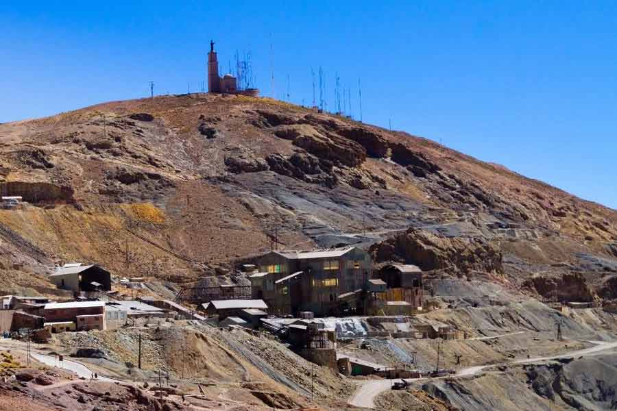 ২০১১ সালে সেরো রিকোতে একটি ‘সিঙ্কহোল’ দেখা গিয়েছিল। সিমেন্ট দিয়ে তা ভরাট করা হয়।