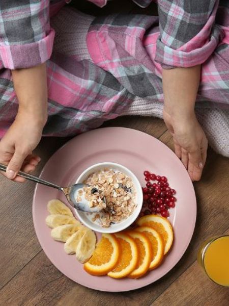 know the benefits of eating food while sitting on the floor dgtl