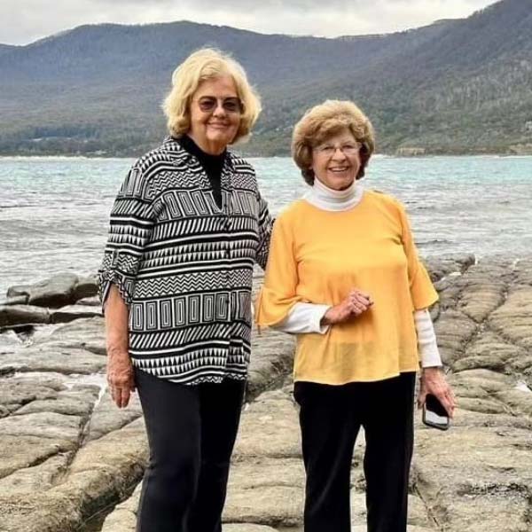 Two 81 year old friend travel the world around 80 days