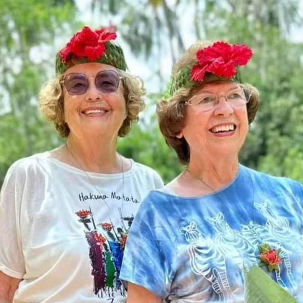 Two 81 year old friend travel the world around 80 days