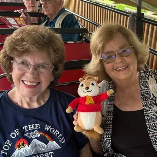 Two 81 year old friend travel the world around 80 days