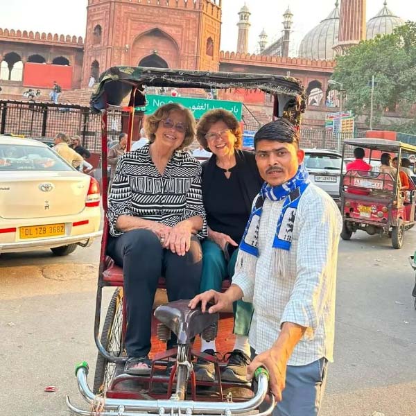 Two 81 year old friend travel the world around 80 days