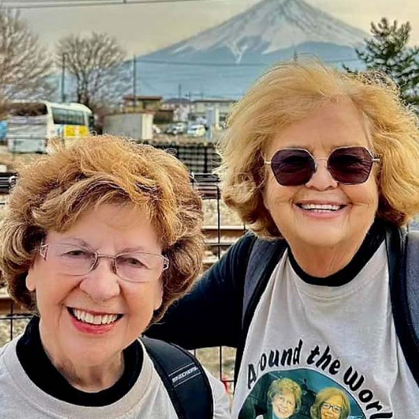 Two 81 year old friend travel the world around 80 days